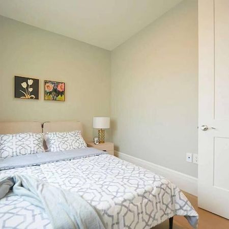 Four Bedrooms New Lovely Duplex House-1628 밴쿠버 외부 사진
