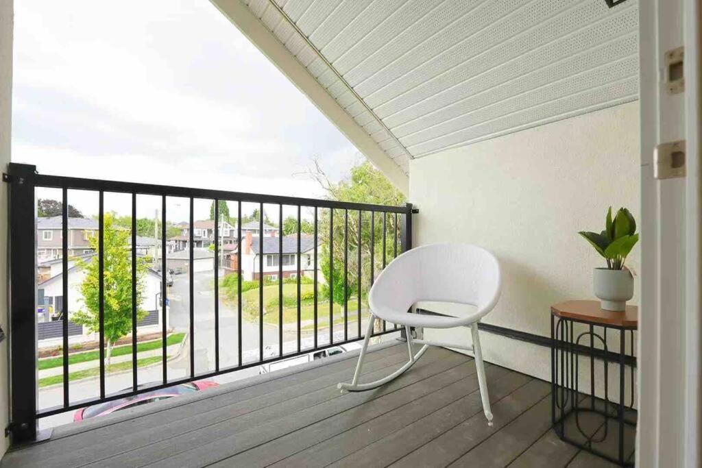 Four Bedrooms New Lovely Duplex House-1628 밴쿠버 외부 사진